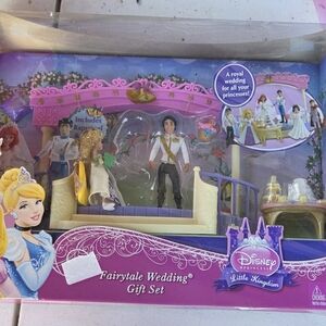 Disney Princess Royal Wedding Set with Pink and Blue